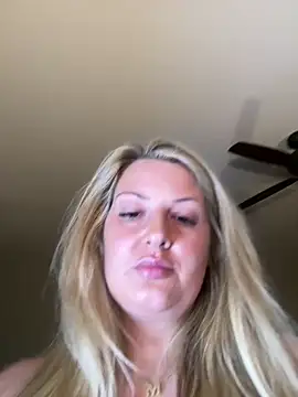 Snapshot of docmilf12 chatting on February 25, 2:43 am docmilf12 online show from February 25, 2:43 am