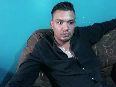 Snapshot of latinomoreno95 chatting on February 9, 10:36 pm latinomoreno95 online show from February 9, 10:36 pm