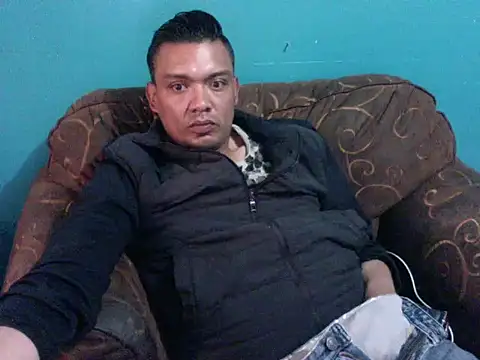 Snapshot of latinomoreno95 chatting on March 2, 11:44 pm latinomoreno95 online show from March 2, 11:44 pm