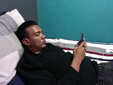 latinomoreno95 online show from May 18, 5:24 am