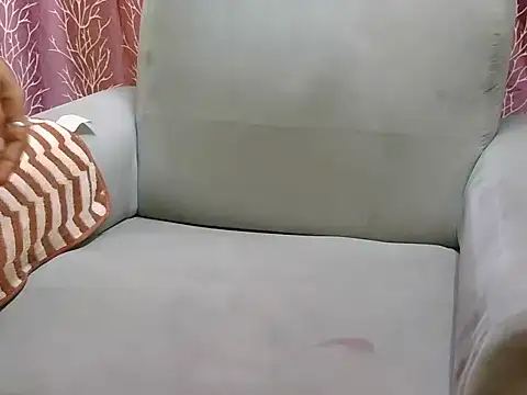 hot-taniya35 online show from February 4, 9:15 am