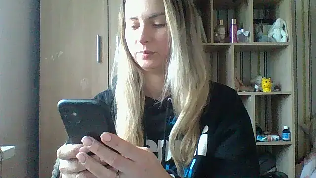 VikiLove765 online show from February 13, 7:04 am