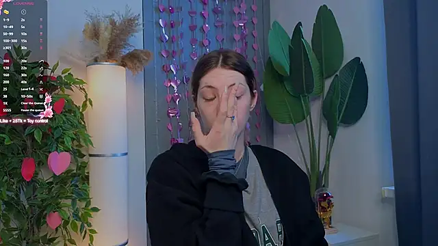 BrianneMallory online show from February 26, 6:12 am