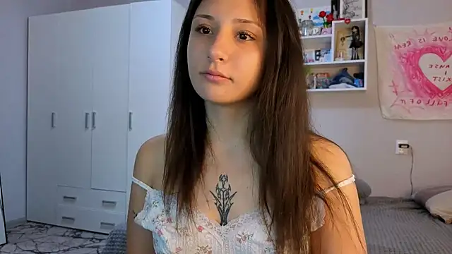 Snapshot of miralyn_ chatting on March 17, 7:44 am miralyn online show from March 17, 7:44 am