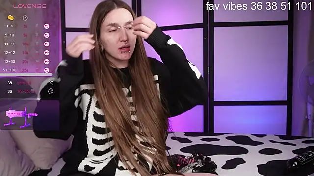 Snapshot of Alice_Goth chatting on March 15, 9:26 am Alice Goth online show from March 15, 9:26 am