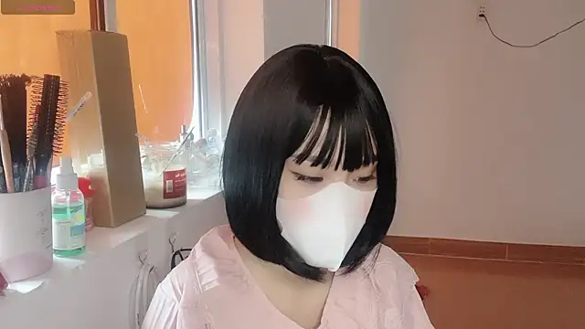 Snapshot of Tieu-May chatting on February 5, 5:45 am Tieu-May online show from February 5, 5:45 am