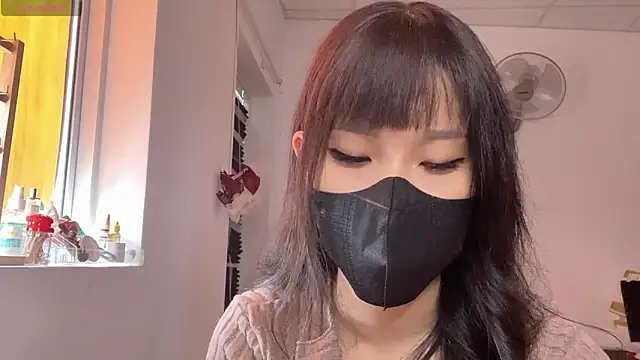 Snapshot of Tieu-May chatting on February 25, 7:51 am Tieu-May online show from February 25, 7:51 am