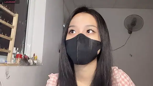 Snapshot of Tieu-May chatting on February 27, 7:30 am Tieu-May online show from February 27, 7:30 am