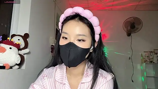 Tieu-May online show from May 12, 9:12 pm