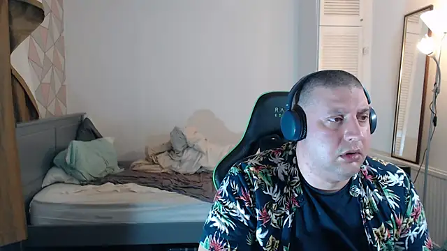 Snapshot of thetalldude265 chatting on January 14, 3:45 am thetalldude265 online show from January 14, 3:45 am