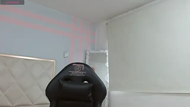 LUAR TAY online show from March 20, 7:19 pm