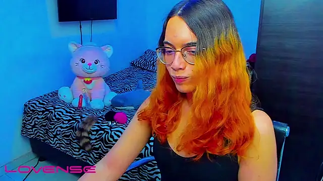 lillykittyyy online show from April 2, 3:04 am