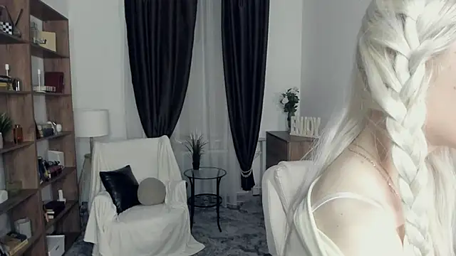 KristalCrowner online show from February 25, 7:34 pm