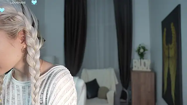 KristalCrowner online show from March 19, 7:40 pm