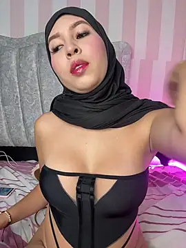 Snapshot of Shann_95 chatting on July 18, 8:45 pm Shann 95 online show from July 18, 8:45 pm