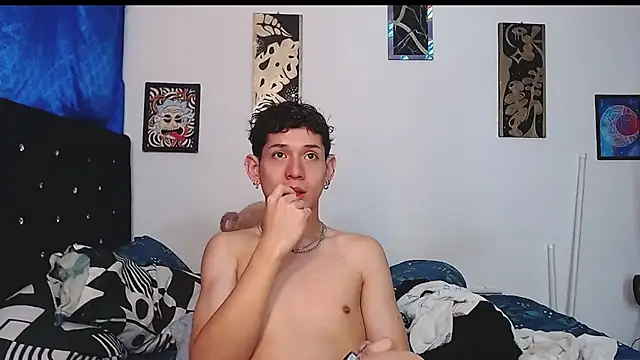 Snapshot of yorsamm_smit chatting on February 24, 11:03 pm yorsamm smit online show from February 24, 11:03 pm