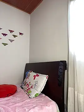 sophyy white online show from March 1, 9:28 pm