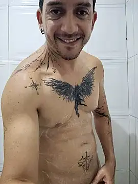 Snapshot of MrWolfHot chatting on January 9, 5:43 am MrWolfHot online show from January 9, 5:43 am