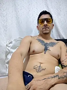 Snapshot of MrWolfHot chatting on January 13, 4:40 am MrWolfHot online show from January 13, 4:40 am