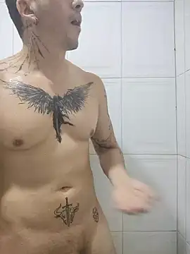 Snapshot of MrWolfHot chatting on January 14, 5:02 am MrWolfHot online show from January 14, 5:02 am