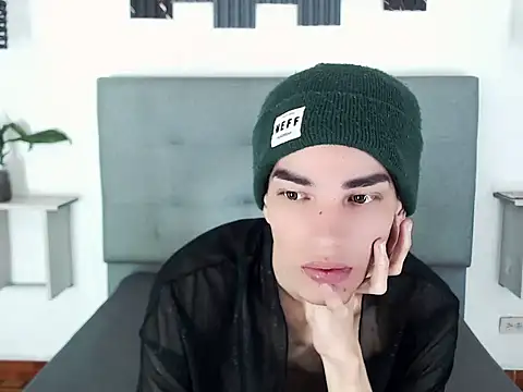 Snapshot of sora_jun chatting on May 2, 12:43 pm sora jun online show from May 2, 12:43 pm