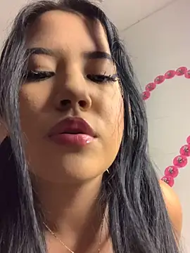 DulcePiink online show from March 30, 8:10 pm