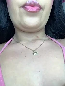 DulcePiink online show from April 10, 6:45 pm