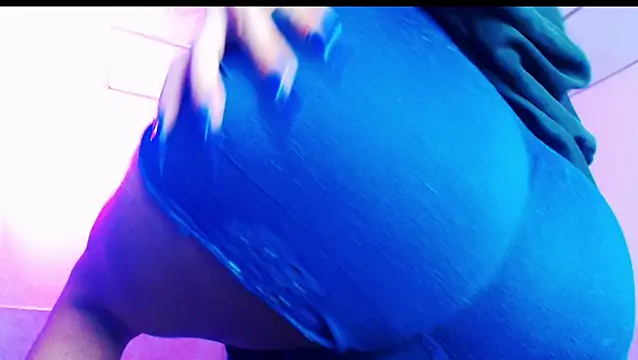 Snapshot of jazmin_wolf chatting on February 15, 12:36 pm jazmin wolf online show from February 15, 12:36 pm