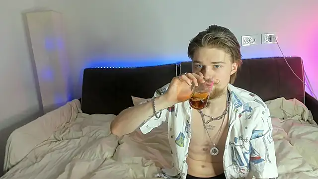 Snapshot of Lev_Miller chatting on February 26, 3:55 pm Lev Miller online show from February 26, 3:55 pm