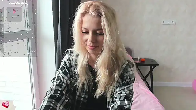 Snapshot of MinionFriend chatting on February 15, 11:41 am MinionFriend online show from February 15, 11:41 am