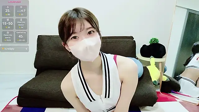 Snapshot of Rui-chaaan chatting on May 11, 10:21 am Rui-chaaan online show from May 11, 10:21 am
