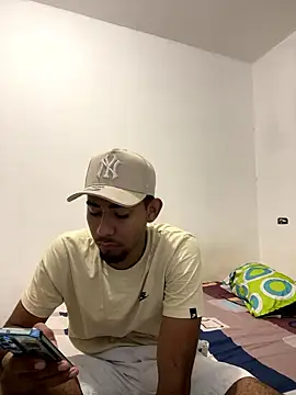 Snapshot of youngalexofficial chatting on January 18, 5:33 am youngalexofficial online show from January 18, 5:33 am