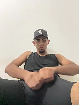 Snapshot of youngalexofficial chatting on February 10, 12:37 am youngalexofficial online show from February 10, 12:37 am