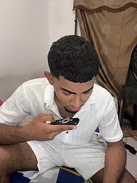 Snapshot of youngalexofficial chatting on February 22, 11:36 pm youngalexofficial online show from February 22, 11:36 pm