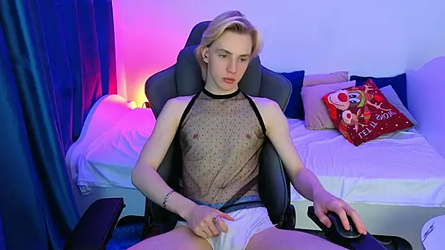 lucidangelok1 online show from April 11, 6:07 am