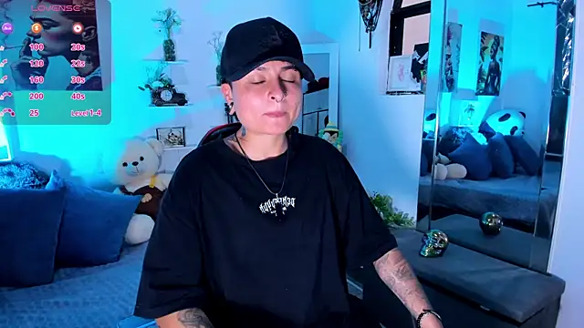 Snapshot of Zury_Ramirez chatting on January 8, 7:05 pm Zury Ramirez online show from January 8, 7:05 pm