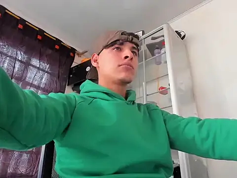 Snapshot of MaxStar26 chatting on January 8, 1:57 pm MaxStar26 online show from January 8, 1:57 pm