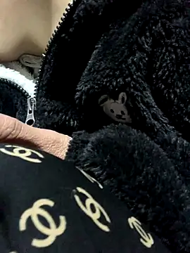 Snapshot of hinicky-0 chatting on January 6, 8:51 am hinicky-0 online show from January 6, 8:51 am