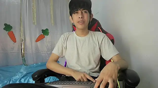 julian xx online show from April 13, 7:08 pm