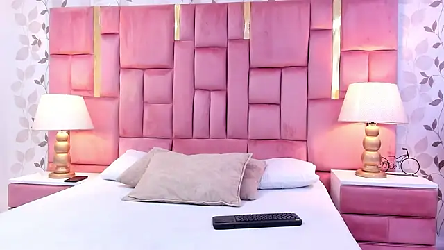 CintiaHolms online show from January 18, 4:27 am