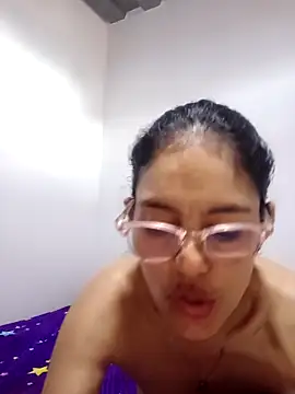 Snapshot of Elizabeth_manzon chatting on May 4, 7:10 pm Elizabeth manzon online show from May 4, 7:10 pm