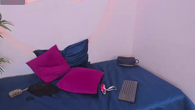 Snapshot of HanaWild chatting on January 10, 1:29 am HanaWild online show from January 10, 1:29 am