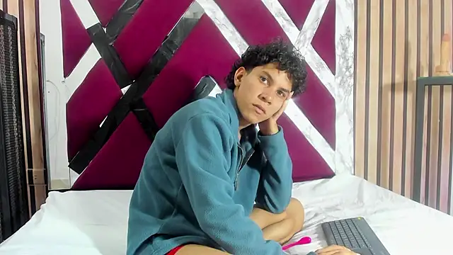 jhonaEstrada online show from January 10, 2:35 am