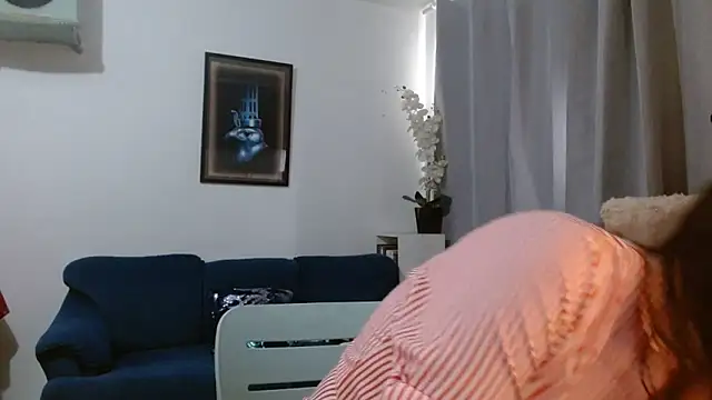 Snapshot of Almaglow_ chatting on June 2, 5:37 pm Almaglow online show from June 2, 5:37 pm