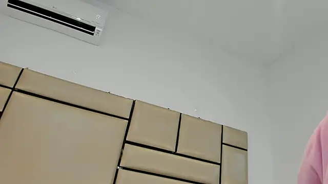 Snapshot of alejandra_loppez chatting on February 25, 7:34 pm alejandra loppez online show from February 25, 7:34 pm