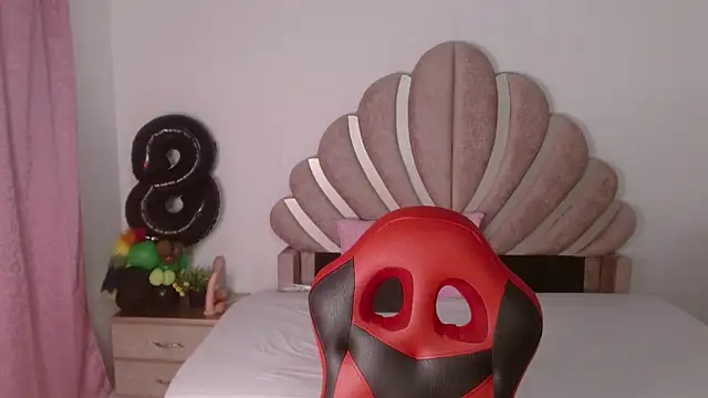 Naya  fox723 online show from February 1, 7:56 pm