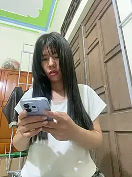 Snapshot of Miss_me29 chatting on March 5, 8:27 pm Miss me29 online show from March 5, 8:27 pm