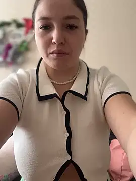 Snapshot of AlexaYvonne chatting on February 3, 3:59 am AlexaYvonne online show from February 3, 3:59 am