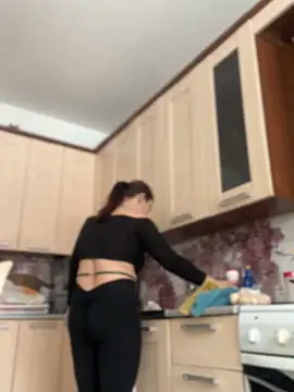 Snapshot of AlexaYvonne chatting on February 4, 5:35 am AlexaYvonne online show from February 4, 5:35 am