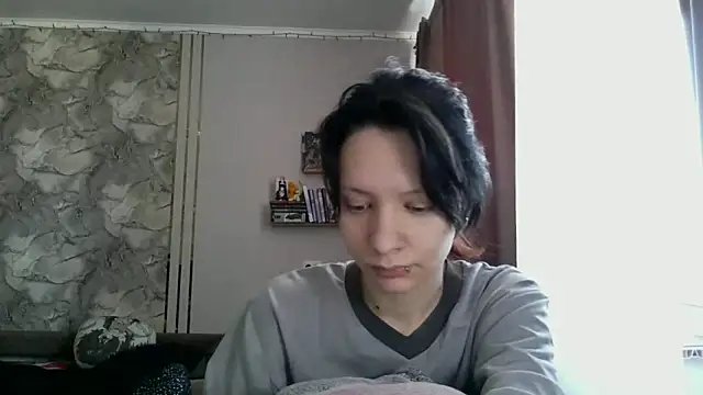 LxayBloom online show from February 13, 8:32 am